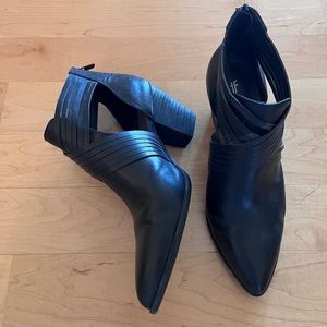 Frye women’s heeled booties size 8.5 black